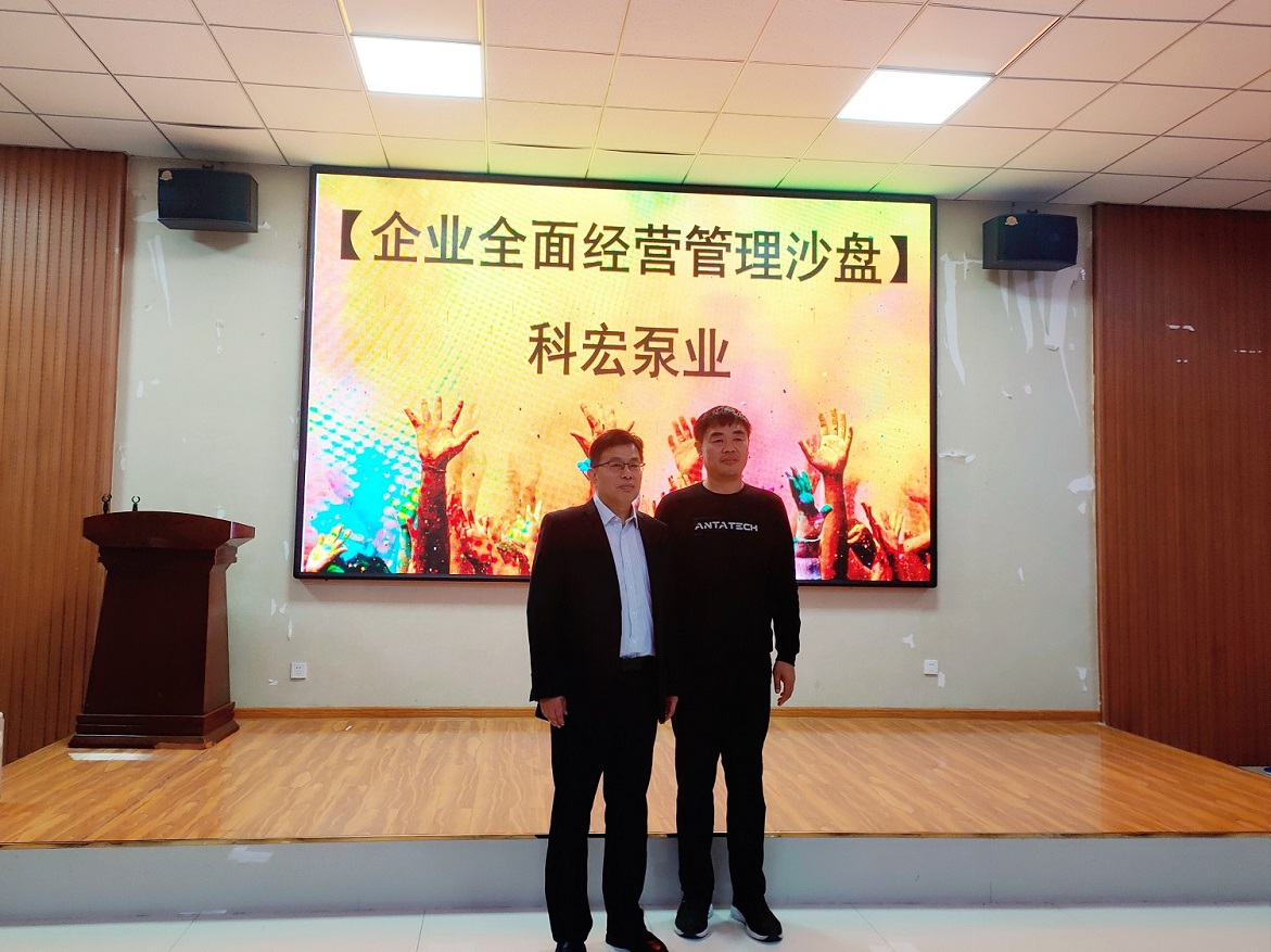 夏峥老师和李总的合影 夏峥老师和李总的合影